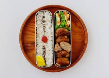 旬の味を楽しむ！「新玉ねぎのミニハンバーグ」「スナップえんどうと卵のおかか和え」2品弁当