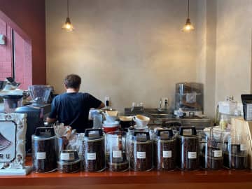 松戸『MAHAMERU COFFEE』はエネルギッシュなインドネシア人店主がつくった街のサロン
