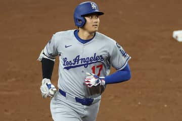 大谷12号で生まれた“敵地とは思えない光景”に困惑　ド軍ベンチも、客席も一斉に…「どこの球場？」