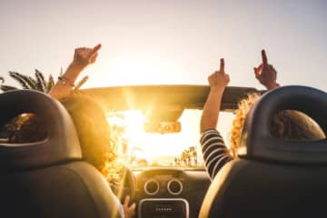 運転中に聞くと『危険な曲』が存在する！？ドライブの選曲には要注意