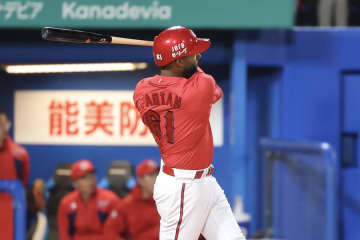 現れた“神助っ人”にファン歓喜　5試合連続マルチの大暴れに「実力で人気を掴んだ」