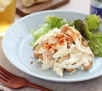 おかずになる満足感♪「新玉ねぎとささみのサラダ」