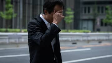どうしてなんだ…「小遣い月1万5,000円」倹約生活で家族を支える年収490万円・52歳父、絶句。東京・私大に通う我が子から届いた「一通のLINE」驚愕の内容