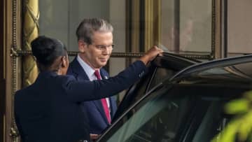 トランプ氏、米中通商協議で「大きな進展」　初日の協議終え