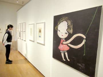 青森ゆかりの芸術家に焦点　奈良美智さんら16人紹介　木版画、国民的キャラ関連も　市川