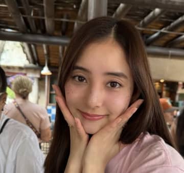 「きゃぁぁぁ！！美人姉妹かと思った」女優・新木優子、美人モデルとのツーショットウインクショットにファン大絶賛！
