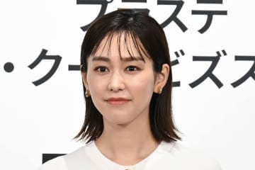35歳で一児の母・桐谷美玲の超美脚にネット驚き「ほっそーい！」「素敵なママ」 「20代の時と全然変わらない」スーパーロングヘアに激変！