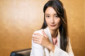 「どこかのアスリートかと」菜々緒の背中に“般若”が！　ジム通い半年「カッコ良すぎ」「ムキムキにはならないで～」