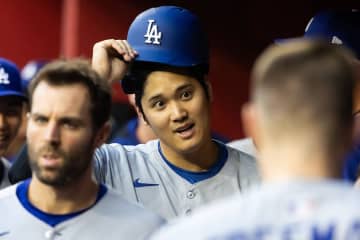 大谷翔平12号のバンザイポーズに相次ぐ既視感　昭和の名場面と酷似「そうそう！これこれ！」X話題