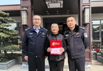 80歳が川に転落、85歳が助ける―中国