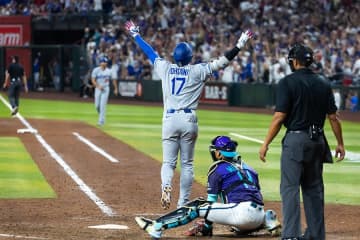大谷衝撃HRから一夜…もうグッズ完成　バット放り投げる“1枚”がデザイン
