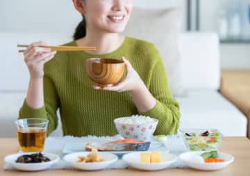 魚を食べる子どもは社会性が身につく！？驚きの影響を医師が解説