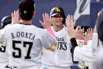 選手よりも「目が行ってしまう」　プロ野球で圧倒的存在感の“人物”に騒然「エグイ」