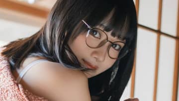 小倉あずさ、触りたくなる白ヒップ