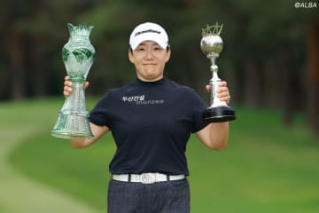 史上初の生涯賞金14億円超え　申ジエが“記録ずくめ”の今季メジャー初戦V「やっと笑顔であいさつできた」