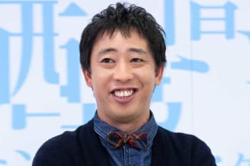 「こんな競馬中継見たことない」何かを恐れるレポーターの表情にツッコミ「深刻な事件でも起こったんか？」
