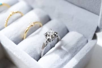 実は約２割が買っていない！結婚指輪を『買わない人』の本音とは？