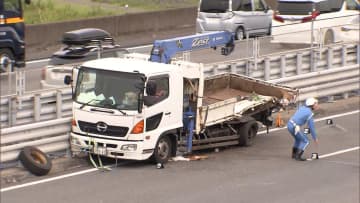 関越道下りでトラックと乗用車の事故　乗用車を運転していた男性が死亡　埼玉・本庄児玉IC付近