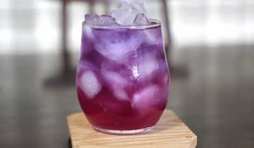 魔法のように色が変わる！カルディ「バタフライピーシロップ」でカフェ風ドリンクを楽しもう♪