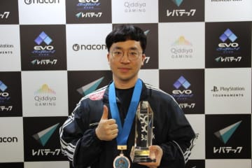 【EVOJ2025】「鉄拳8」部門優勝者Knee選手インタビュー。後進を育てつつも、簡単には道を譲らない負けず嫌いな一面を覗かせる