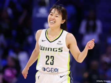 WNBA挑戦の山本麻衣がトヨタ自動車とのプレシーズンに出場…スティールから3ポイントを成功