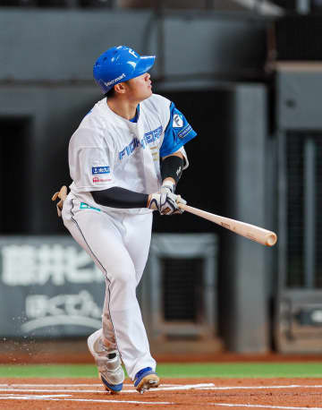「初球で一発回答！」日本ハム・吉田賢吾が先頭打者HR　初球をレフトスタンドへ　前日には両チーム満塁弾の乱打戦