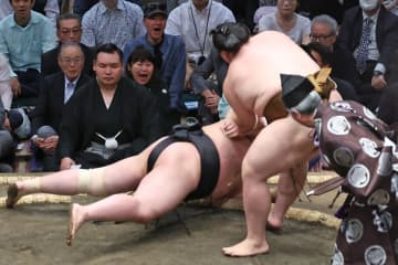 【夏場所】琴桜が王鵬の肩すかしに屈して黒星発進　高田川親方「出るところで焦りすぎた」