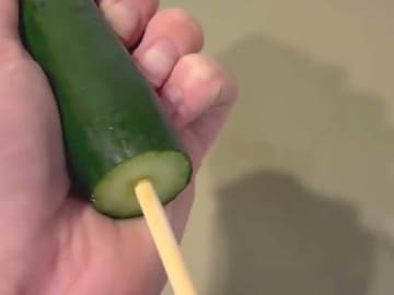 キュウリに割り箸を刺して…　できたものに「知らなかった」「やってみます！」