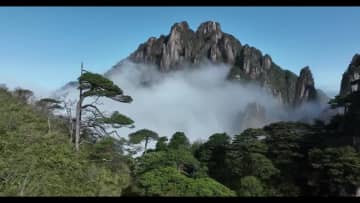 雲海と奇峰が織りなす三清山の幻想的な風景　中国江西省
