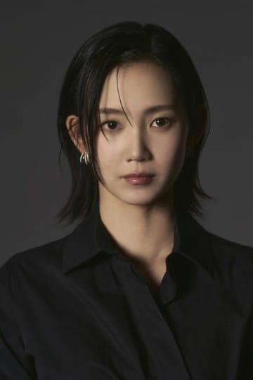 Netflix「啓示」シン・ヒョンビン“ショートカット＆すっぴんで演技…普段の態度まで変わった”