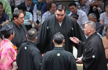 【夏場所】審判が言い間違えのハプニング　高田川親方「行司差し違え」と場内説明も…軍配通り