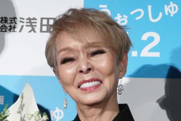 研ナオコ、人気アーティストと「初対面」で「思わずハグしてしまいました」　SNS驚愕「素敵な偶然！」