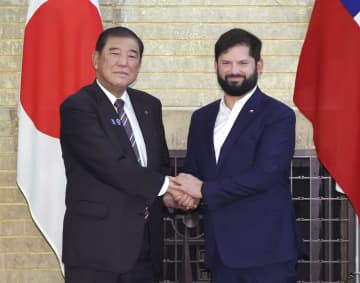 日本チリ、自由貿易の重要性一致　首相、ボリッチ大統領と会談