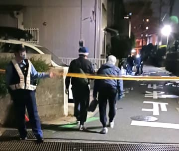 【速報】路上に意識不明の女性、頭から血流し倒れる…死亡確認　千葉の住宅街　事件事故両面で捜査