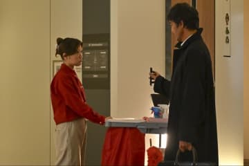 日曜劇場「キャスター」清掃員・鍋田（ヒコロヒー）「マジで何者？」の声　怪しい行動に憶測飛び交う【ネタバレあり】