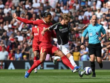 プレミア王者リバプール、２点差を守り切れずアーセナルと２－２ドロー。優勝決定後２戦勝ちなし。前節先発の遠藤航は出番なし