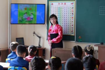 「感謝する理由ない」北朝鮮の児童が金正恩称賛に反発…教師も両親も驚愕