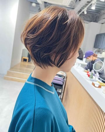 【40・50代】からでも遅くない！ 丸みボリュームヘアで叶う「絶壁解消ショート」♡