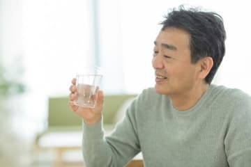 63歳男性「水は浄水器で十分」物価高でペットボトルをやめ、年間4万6800円の節約