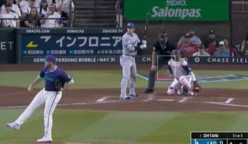 一体、何が起きた… 大谷翔平が打席で困惑？“まさかの展開”に　相手投手が仕掛けた“禁断のプレー”に球場騒然