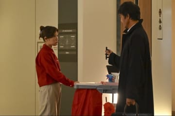 『キャスター』ヒコロヒー演じる清掃員がまさかの行動　ネット驚き「暗躍してる」「マジで何者？」（ネタバレあり）