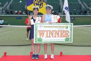 坂詰姫野は準優勝、ジュニア世界1位の16歳ジョーンズに敗れる[福岡国際女子テニス2025]