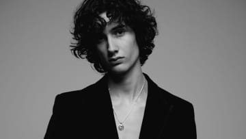 sombr（ソンバー）、最新曲「undressed」のミュージック・ビデオを公開
