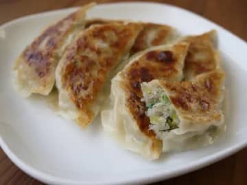 つるんとジューシー♪かさ増しにもなる「春雨入り餃子」の作り方