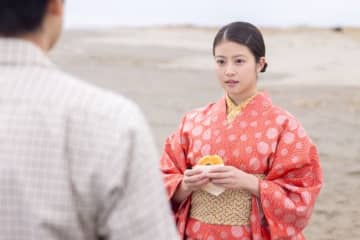 明日の『あんぱん』“のぶ”今田美桜＆“嵩”北村匠海、友人たちと一緒に海へ出かける