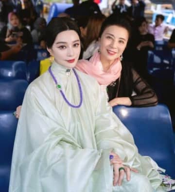 「母の日」にファン・ビンビンが美人ママを公開「最強の遺伝子」