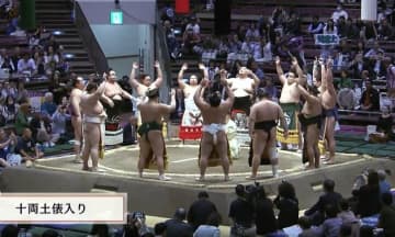 え…なにコレ？ 化粧まわしの中に“本人そっくり”の小さな力士の姿 ユニークな絵柄にファン注目
