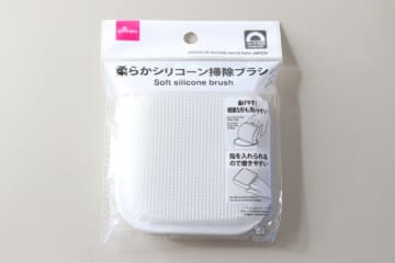 ダイソーで何気なく買ったらハマった！よく見るヤツとは使い勝手が全然違う♡水回りの掃除グッズ
