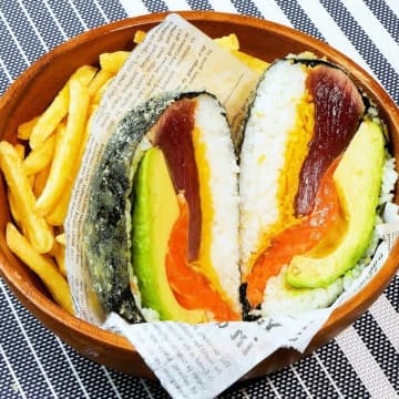 【おにぎりは一生コレにする♡】冗談抜きでほっぺた落ちた！家族が大満足する簡単おにぎりレシピ