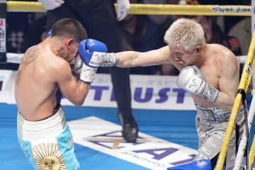 「出禁にするべき」「あまりにもリスペクトに欠ける」　激闘の井岡一翔戦、終了直後の“投げ込み”に解説者もネットも激怒
